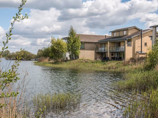 Fabulous holiday home situated in a private gated nature reserve | The Augusta House, Somerford Keynes