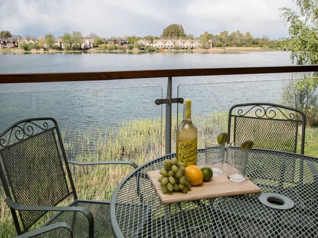 Enjoy breakfast with lakeside view | The Augusta House, Somerford Keynes