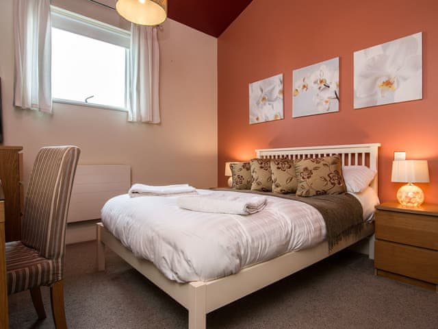 Cosy double bedroom | The Augusta House, Somerford Keynes