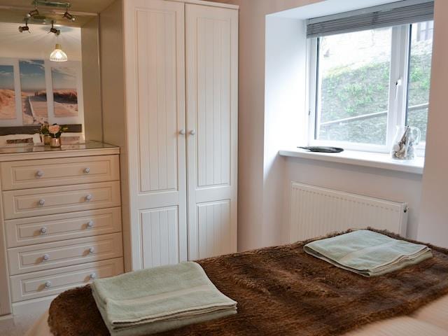 Double bedroom | Roland Cottage, Falmouth