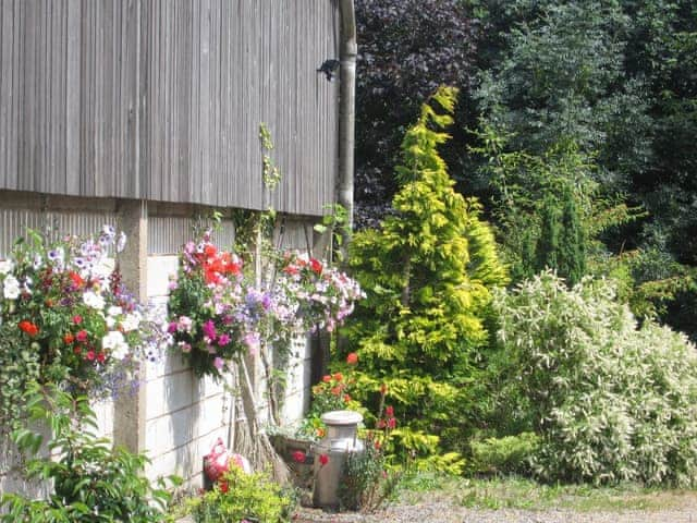 Hanging baskets on the hay-barn | Chestnut Cottage, Priestfield Grange - Willow Cottage - Prestfield Grange, Old Brampton, near Chesterfield