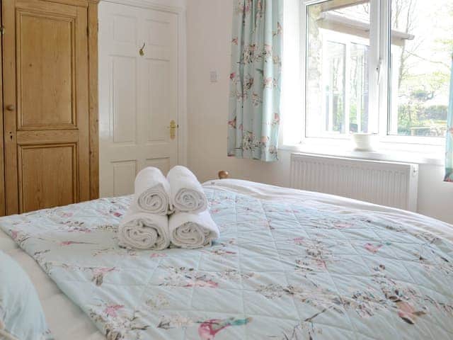 relaxing double bedroom | Garden Cottage, Ugborough, near Ivybridge