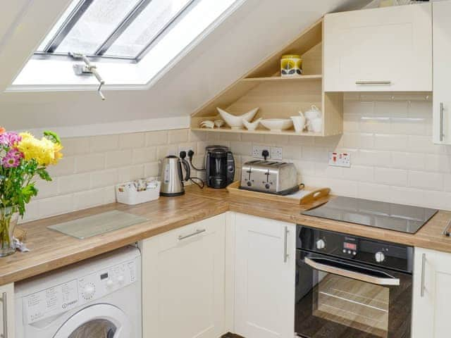 Well-equipped fitted kitchen | Loft 10 - Royal Oak House, Keswick