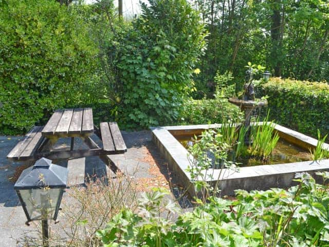 Outdoor eating area | Cloisters Cottage - Peregrine Hall Cottages, Lostwithiel