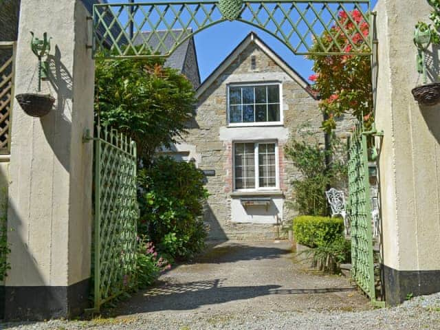 Cloisters Cottage, 1 of 3 converted parts of a historic building | Cloisters Cottage - Peregrine Hall Cottages, Lostwithiel