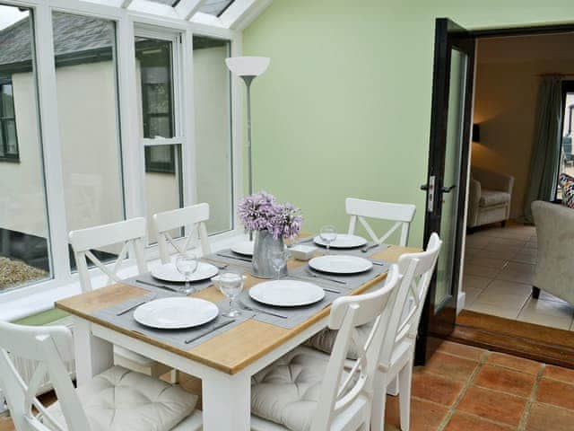 Bright and airy conservatory | Pond Cottage, Sedgehill, near Shaftesbury 