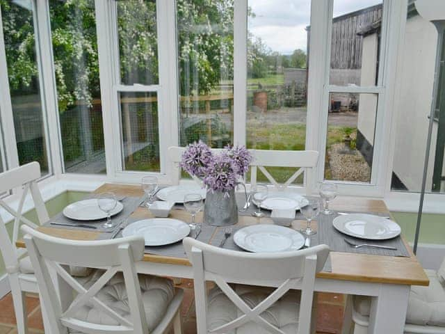 Bright and airy conservatory | Pond Cottage, Sedgehill, near Shaftesbury 