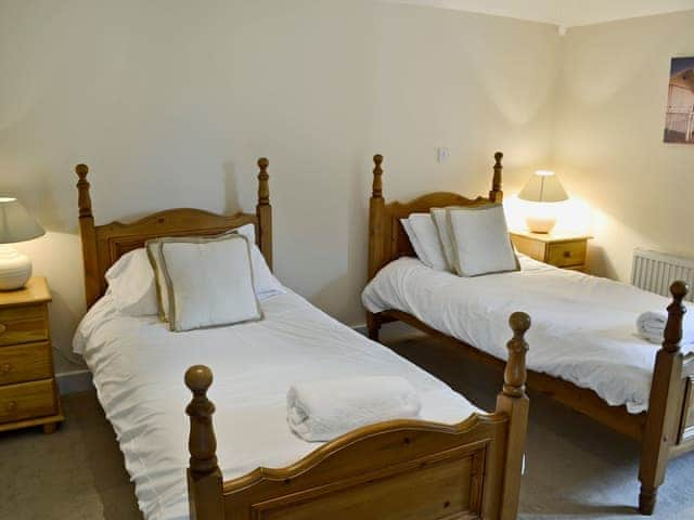 Cosy twin bedroom | Pond Cottage, Sedgehill, near Shaftesbury 