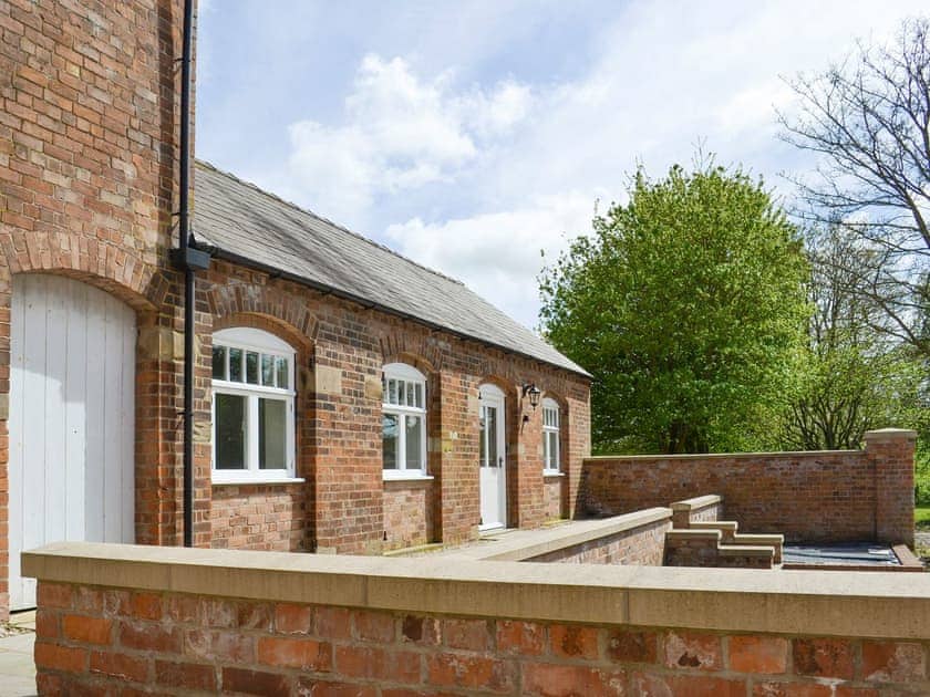 Characterful holiday home | Hen House - Chestnuts Farm Cottages, Binbrook, near Market Rasen