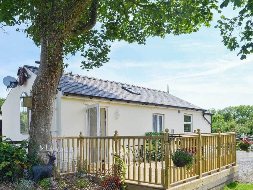 Charming detached holiday cottage | Hunter&rsquo;s Cottage - Llwyn Ffynnon, Y Ff&ocirc;r, near Pwllheli