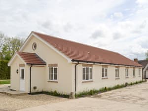 Appealing rural holiday property | Old Dairy - Andover Lane Farm, Faberstown, near Andover