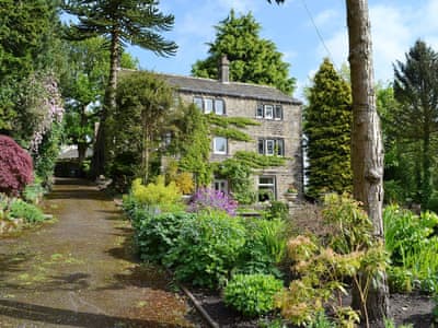 Delightful first floor apartment in a traditional gritstone building | Pear Tree House Annexe, Wooldale, near Holmfirth