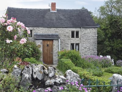 Beautiful, detached, chocolate box cottage | Ivy Cottage, Aldwark, near Matlock