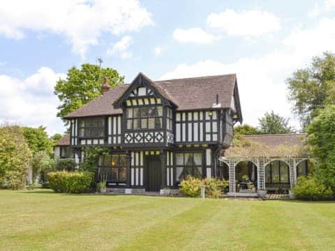 Outstanding &lsquo;Mock Tudor&rsquo; holiday home | The Sanctuary, Little Chart, near Ashford