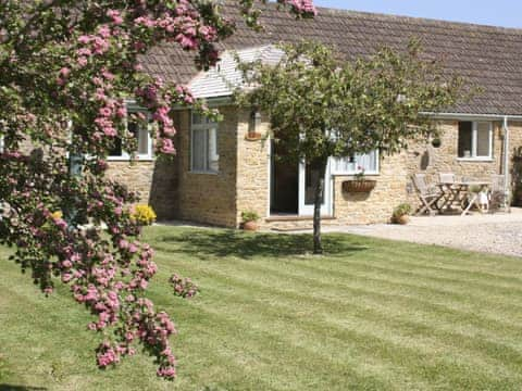 Beautiful single-storey barn conversion | Acorn Cottage - Wood Dairy, North Perrott, near Crewkerne