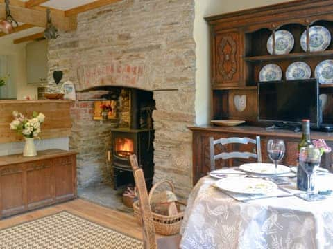 Quaint dining area | Annie&rsquo;s Cottage, Milton Combe, near Yelverton