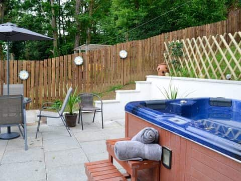 Relaxing hot tub | Bryn Aled, Bontnewydd, near Dolgellau