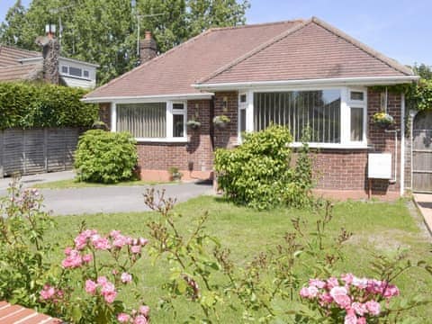 Delightful single storey holiday home | Jasper, Broadstone, near Bournemouth