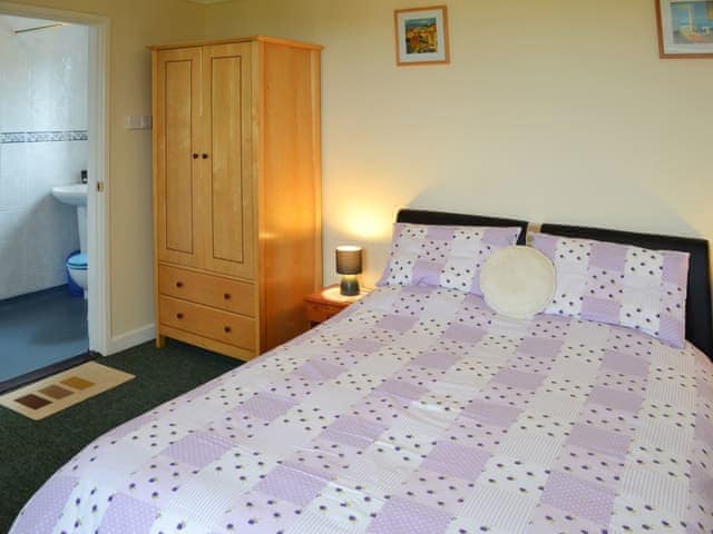 Double bedroom with en-suite wet room | Manacle View, St Keverne, near Helston