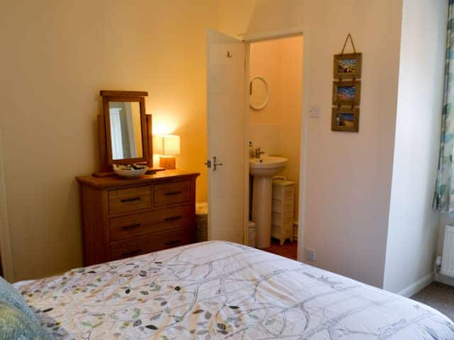 Double bedroom with en-suite | The Lookout, Cromer