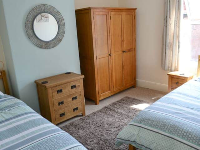 Twin bedroom | The Lookout, Cromer