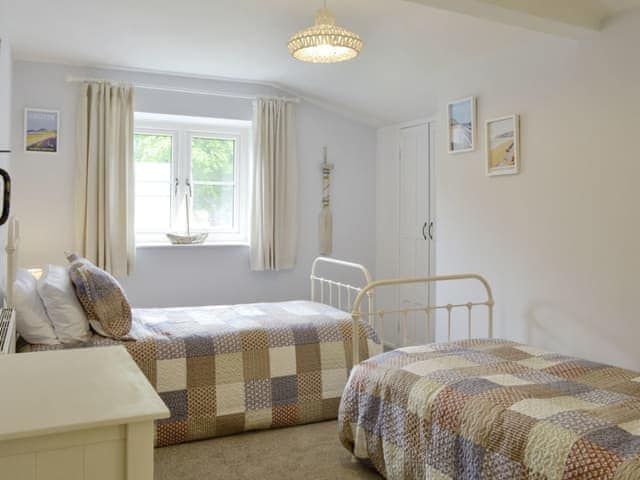 Good-sized twin bedroom | Little WarhamLittle Warham Cottage, Beaford, near Torrington