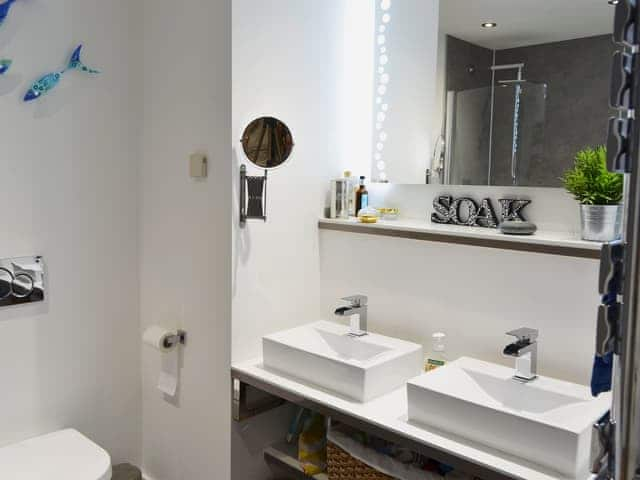 En-suite Bathroom | Gwel An Porth, Falmouth