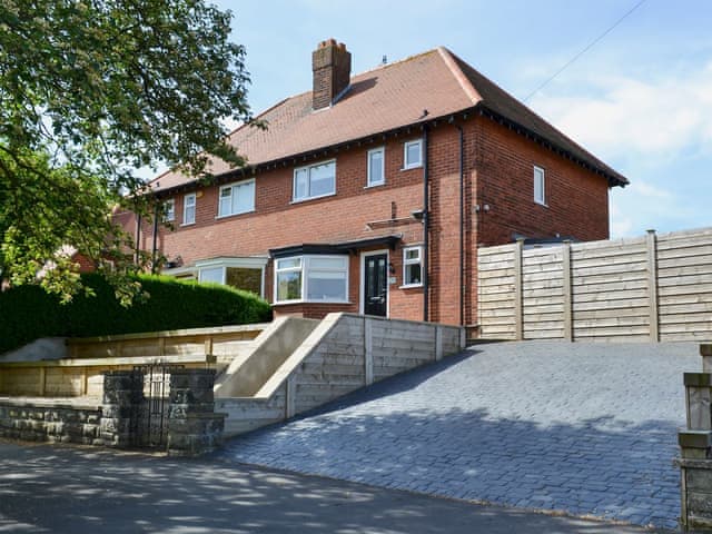 Delightful, semi-detached holiday home | Apple Tree House, Scarborough