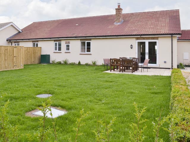 Attractive single storey holiday home with garden | Old Dairy - Andover Lane Farm, Faberstown, near Andover