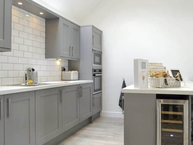 Fully equipped modern kitchen | Sunflower Cottage - Hoxne Cottages, Strensall, near York