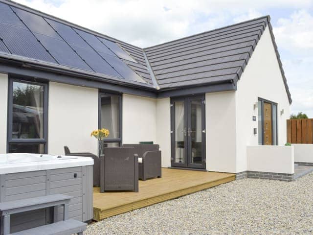 Decked seating area with outdoor furniture | Sunflower Cottage - Hoxne Cottages, Strensall, near York