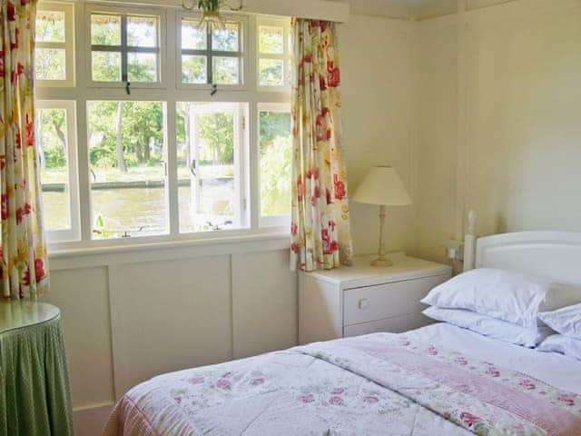 Double bedroom | Leisure Hour, Hoveton, nr. Wroxham, Norwich