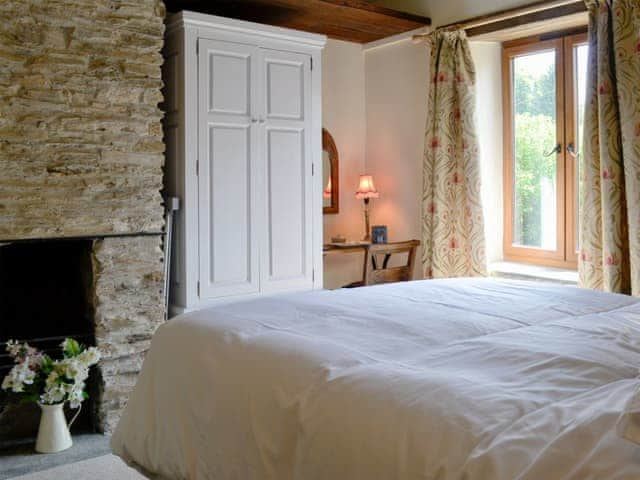 Spacious double bedroom | Annie&rsquo;s Cottage, Milton Combe, near Yelverton