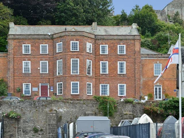 Set in an imposing and commanding view of the harbour | The Admirals House, Ilfracombe