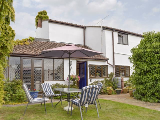Attractive cottage with enclosed garden | Tillet Cottage, Oulton Broad, near Lowestoft