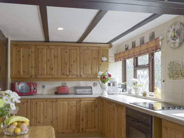 Well-equipped fitted kitchen | Tillet Cottage, Oulton Broad, near Lowestoft