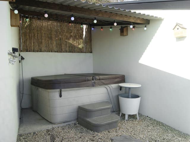 Private hot tub for 6 | The Retreat - Underwood Farm, Stroat, near Chepstow