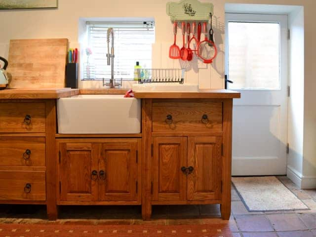 Beautiful kitchen with Belfast sink | Bluebell Cottage - Naturally Norfolk, Docking, near Hunstanton