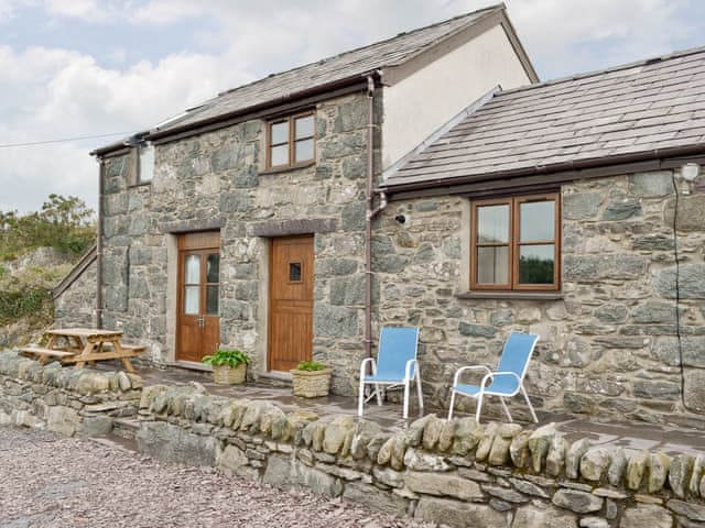 Appealing stone-built holiday home | Ysgubor - Chwarel Goch Cottages, Tregarth, near Bangor