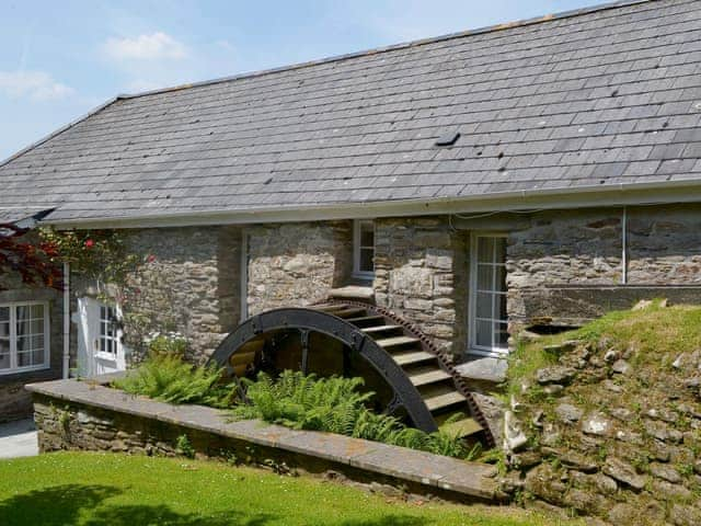 Traditional and comfortable holiday home | TrethinDovecote, Advent