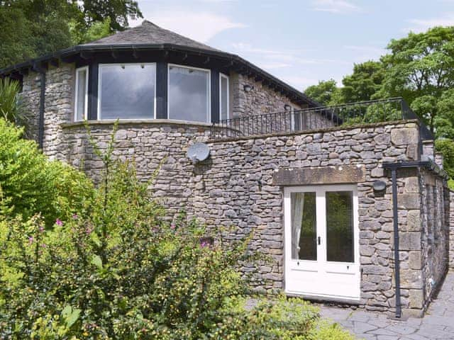 Spacious, detached three-storey property | Leyfield Coach House, Kirkby Lonsdale