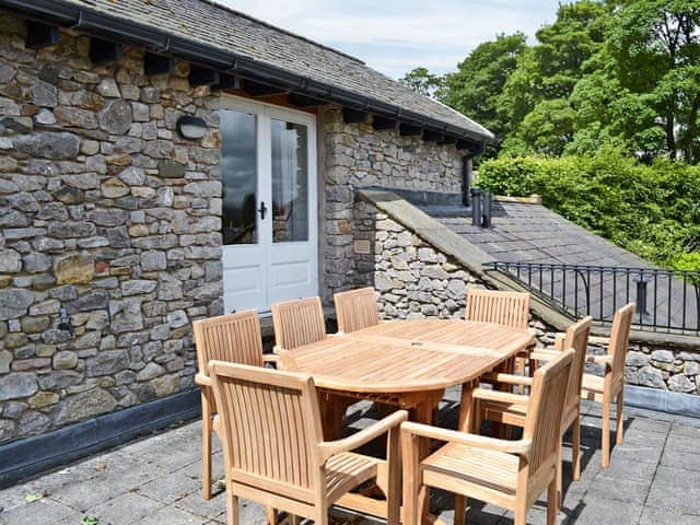 Relaxing sitting-out-area | Leyfield Coach House, Kirkby Lonsdale