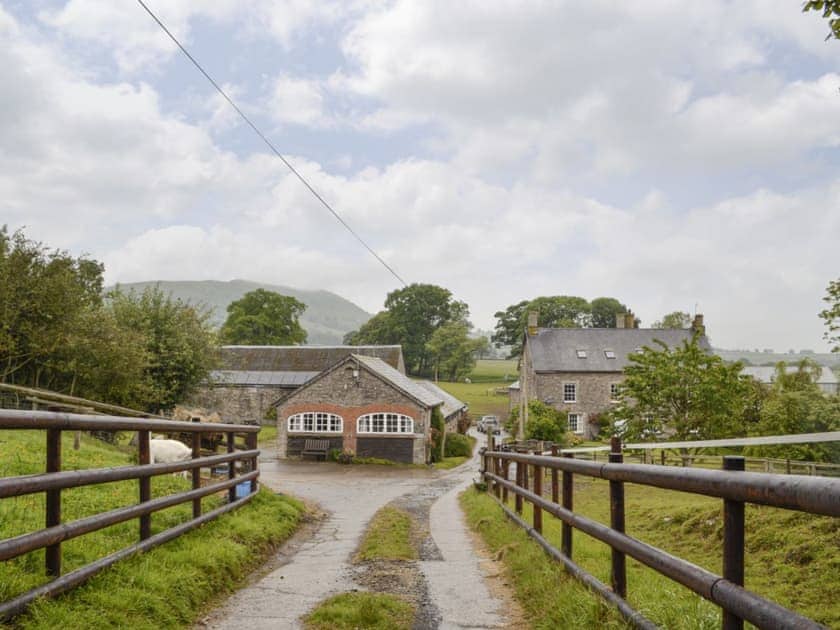 Attractive holiday home location | Granary, Cowshed, Dairy - Werngochlyn Farm, Llantilio Pertholey, near Abergavenny