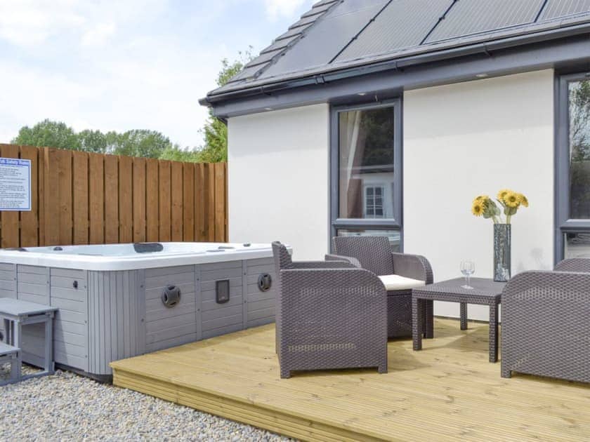 Luxurious private hot tub | Sunflower Cottage - Hoxne Cottages, Strensall, near York