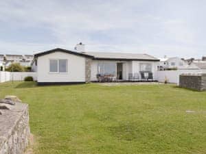Spacious detached bungalow | West Lawn, Rhosneigr, Anglesey