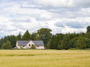 Delightful and secluded semi-detached cottage | Bramble Cottage, Meigle