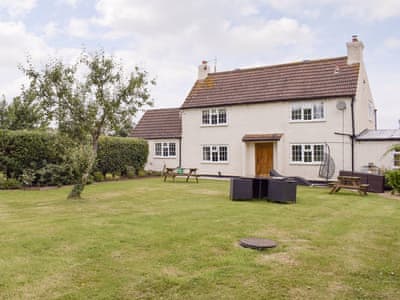 Attractive holiday home with large garden | Glebe Farm Cottage, Hornby