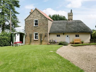 Wonderful part thatched, detached cottage | Hill Farm Cottage, Brinkhill, near Alford