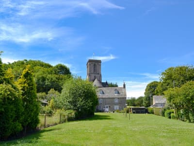 Large, spacious shared lawned garden | Sweet Pea Cottage, Kingston, near Corfe Castle