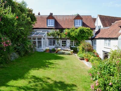 Quirky, cosy, semi-detached cottage | Cottage By The Quay, Lymington